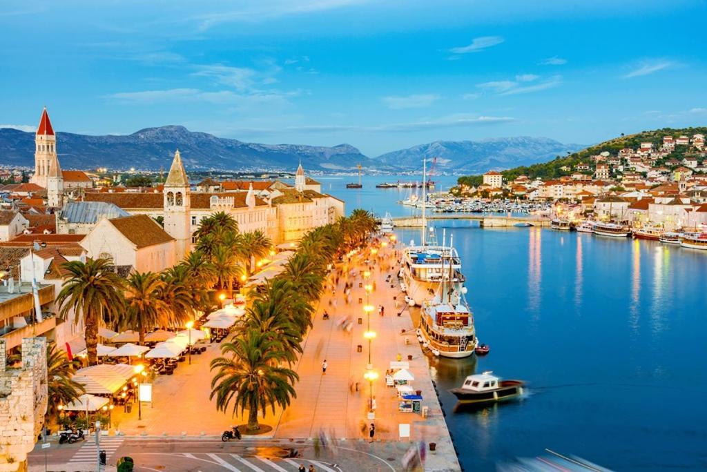 Guesthouse Ana Trogir Old Town Eksteriør billede