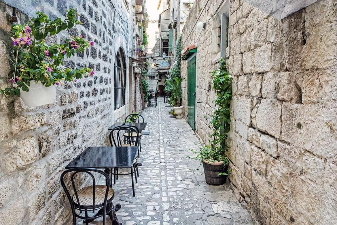 Guesthouse Ana Trogir Old Town Eksteriør billede