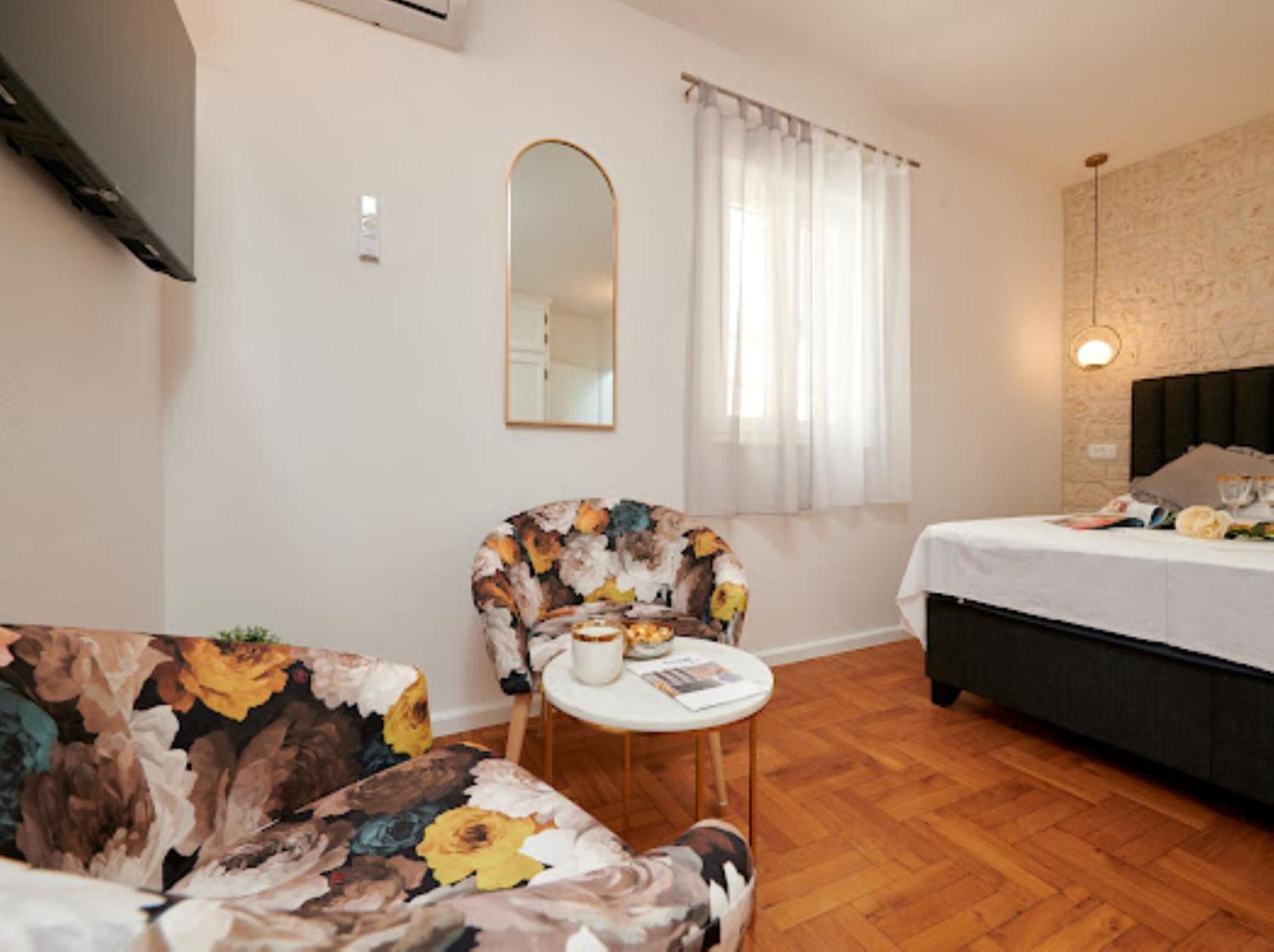 Guesthouse Ana Trogir Old Town Eksteriør billede