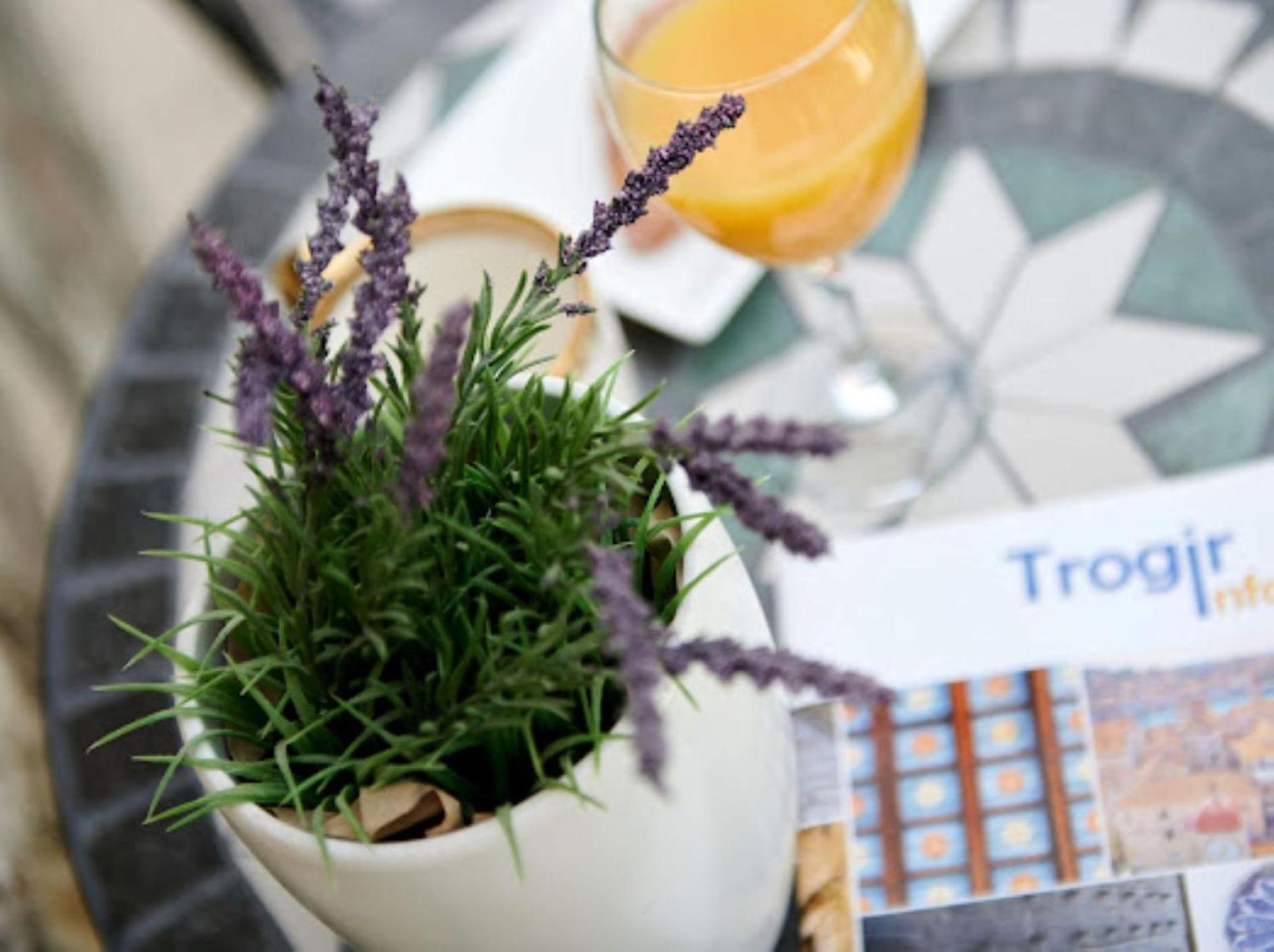 Guesthouse Ana Trogir Old Town Eksteriør billede